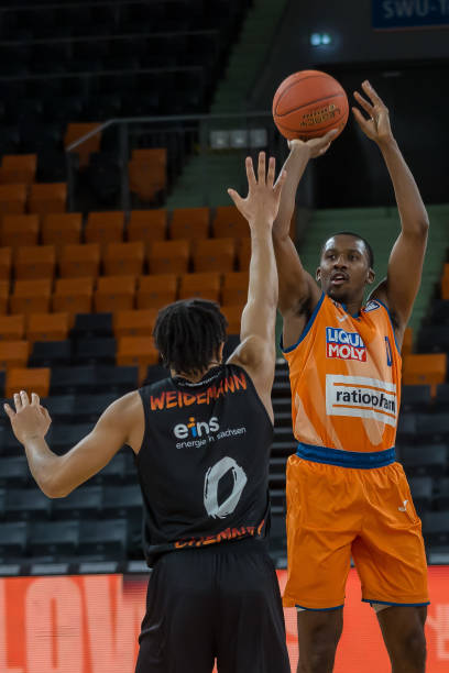 并探讨他对 并探讨他对